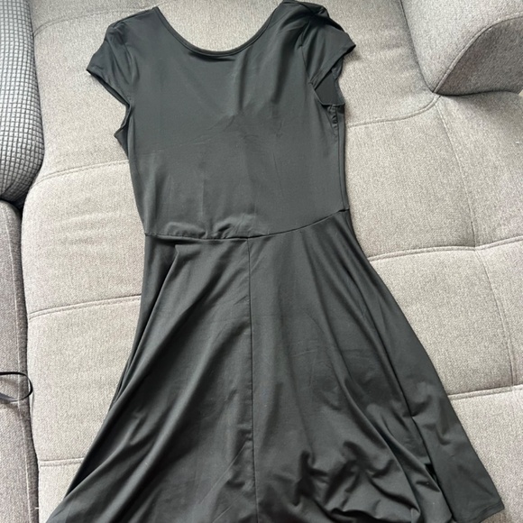 Multiple dresses - Picture 6 of 12